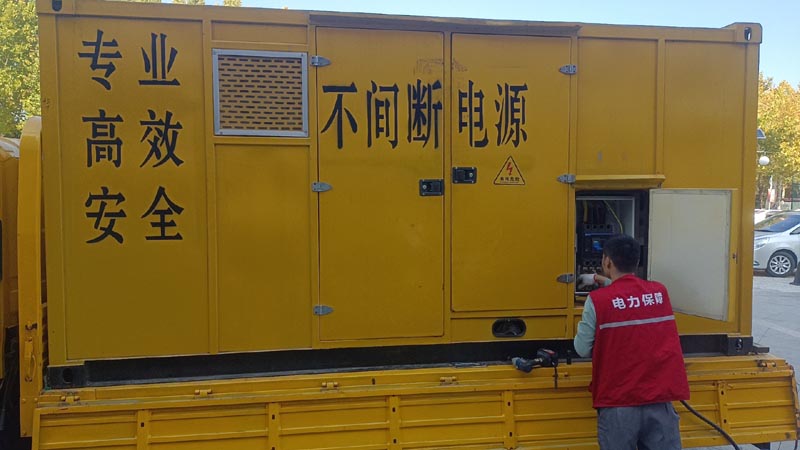 黔东南柴油发电机组和UPS电源配合使用时，如何避免切换过程中的电力中断？